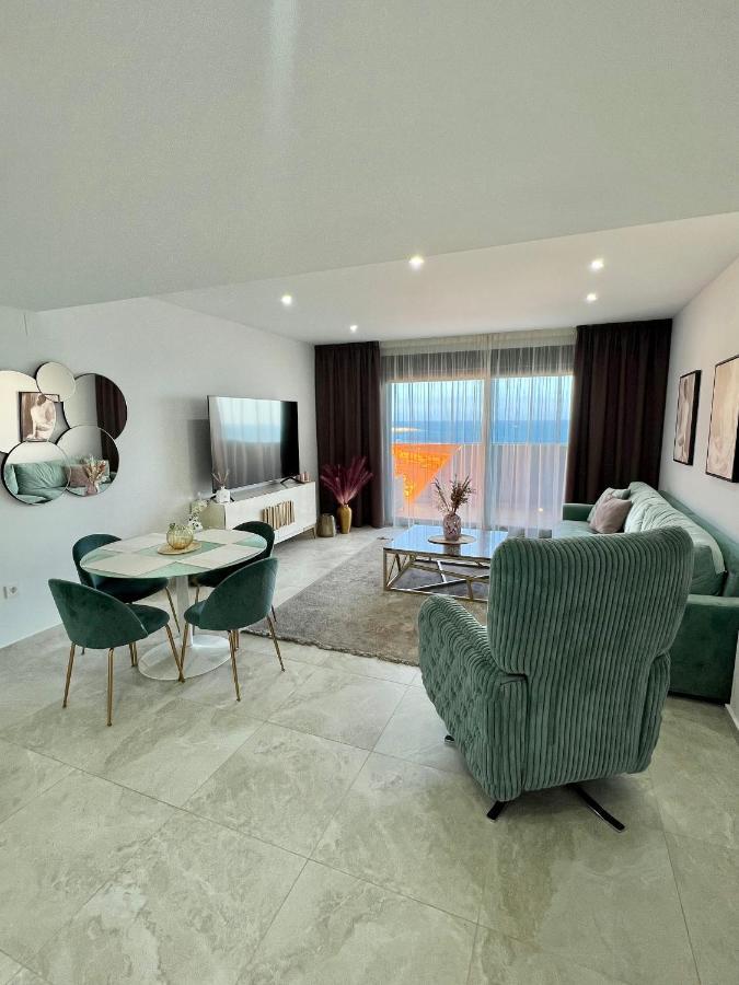 Silvia Luxury Apartment ตอร์เรเวียคา ภายนอก รูปภาพ